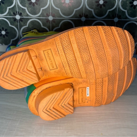 HUNTER 🌈 Yellow & Rainbow Stripe Wellys - Picture 7 of 9